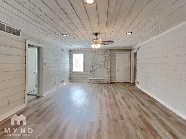 Building Photo - 3984 Lacewood Dr