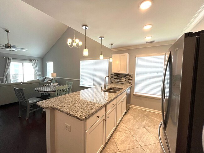 Building Photo - ONE MONTH FREE with a sixteen-month lease. Two Bedroom, Furnished Condo in Windsor Green in Carol...