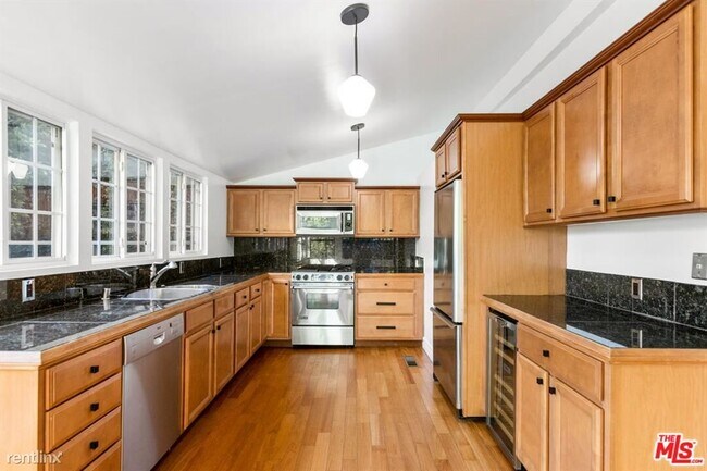 Foto del edificio - 3 br, 2 bath House - 9014 Harratt St