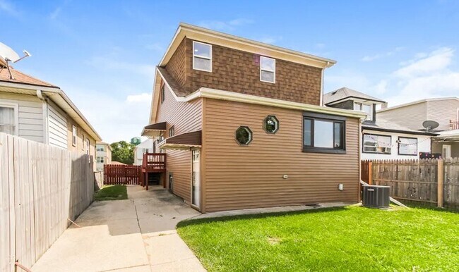 Foto del edificio - 2418 N 75th Ct