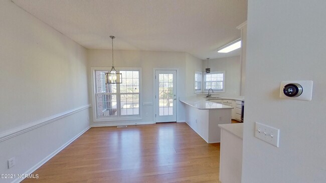 Foto del edificio - 6119 Dorsett Pl