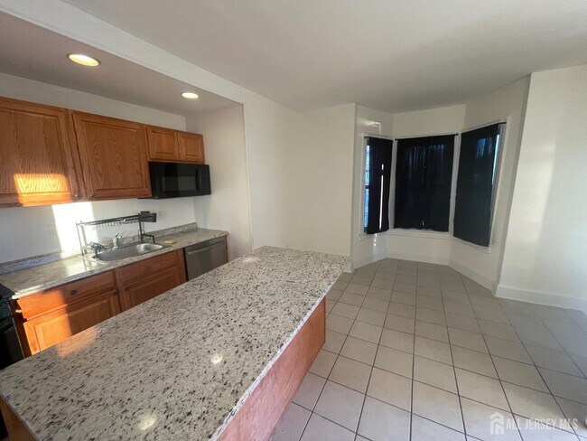 Foto del edificio - 577 Rahway Ave