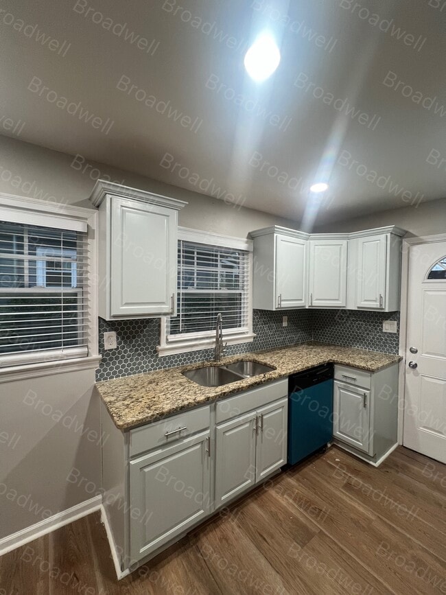 Building Photo - 955 Byron Dr SW