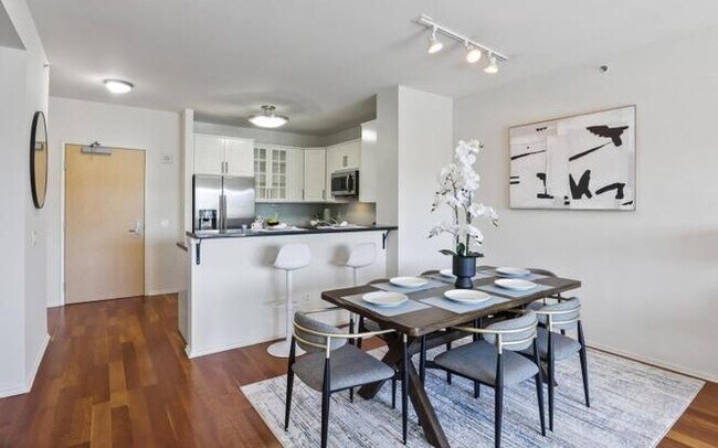 Foto del edificio - 1 Lakeside Dr