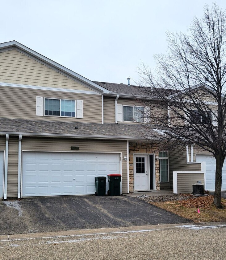 Foto principal - 2 Level Townhouse