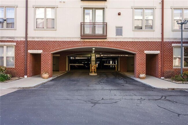 Foto del edificio - 1000 Providence Pl