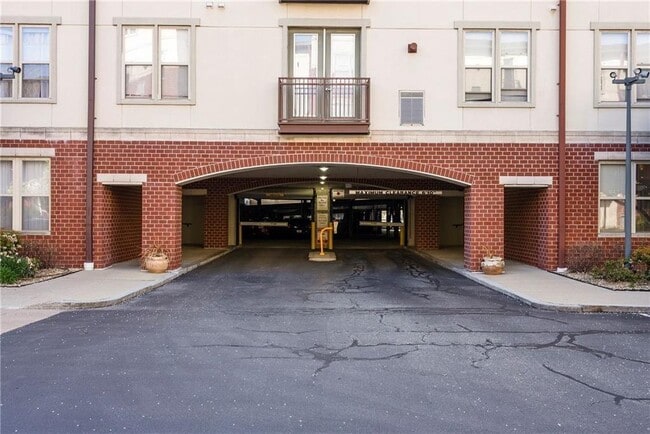 Building Photo - 1000 Providence Pl