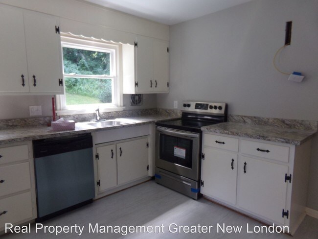 Building Photo - 3 br, 2 bath House - 7 Meadow Dr