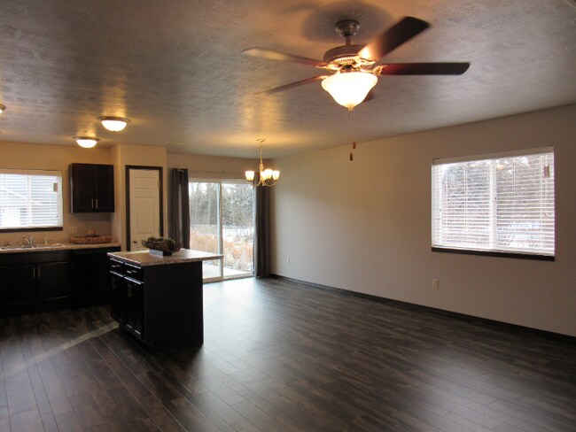 Foto del edificio - 325 Jerry Pl