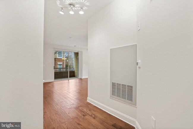 Foto del edificio - 2100 Highcourt Ln