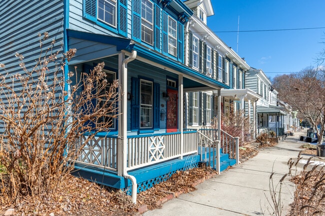 Building Photo - 34 Buttonwood St