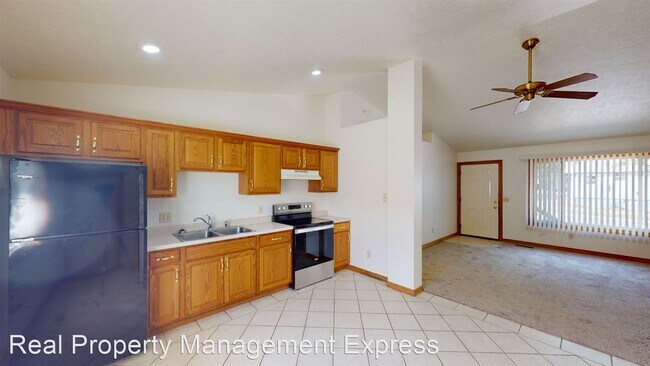 Building Photo - 3 br, 1 bath House - 500 N St Paul Ave