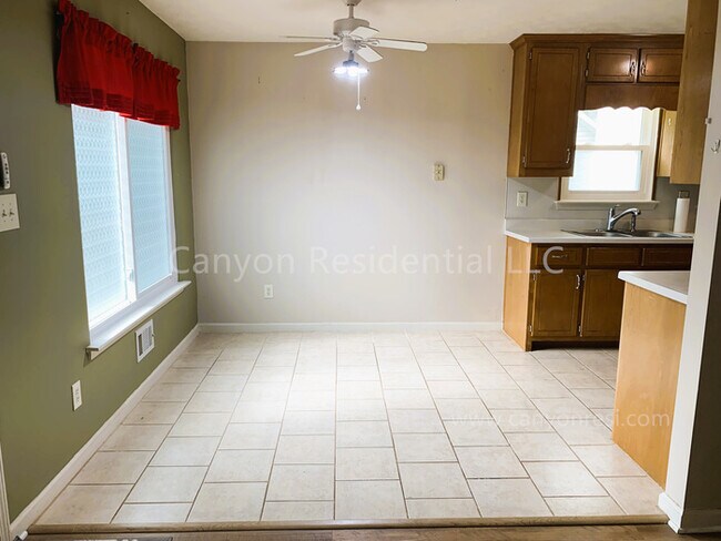 Building Photo - Beautiful 3b Room!Move in ready!