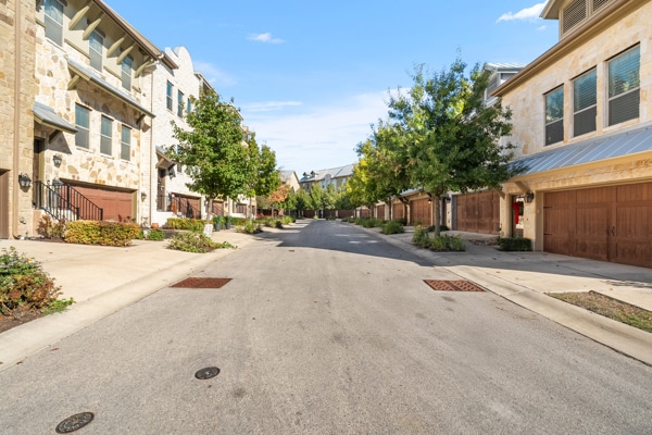 Foto del edificio - 1217 Highknoll Ln