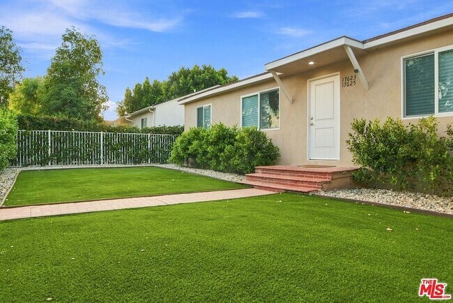 Foto del edificio - 17623 Burbank Blvd