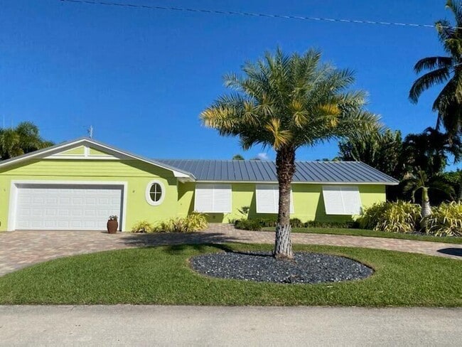 Building Photo - 1150 Emerald Ln