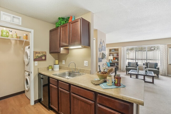 Building Photo - Glens of Northville Apartments