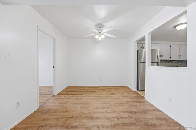 Foto del edificio - 13-27 Bell Blvd