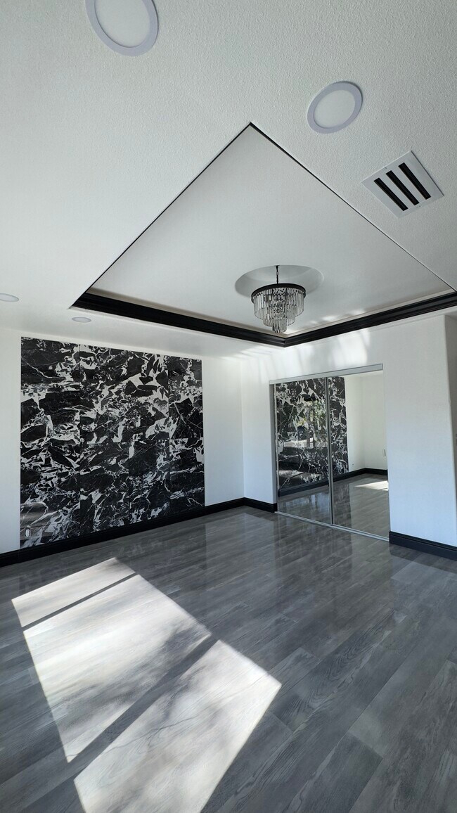 Foto del edificio - 6552 N Augusta St
