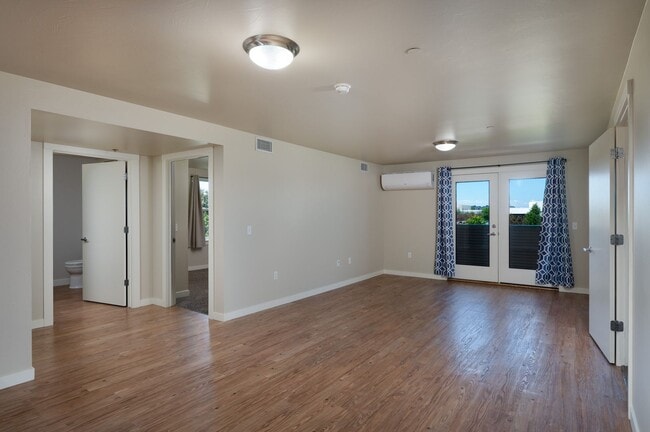 Building Photo - 210 S. Cottonwood, Unit 208