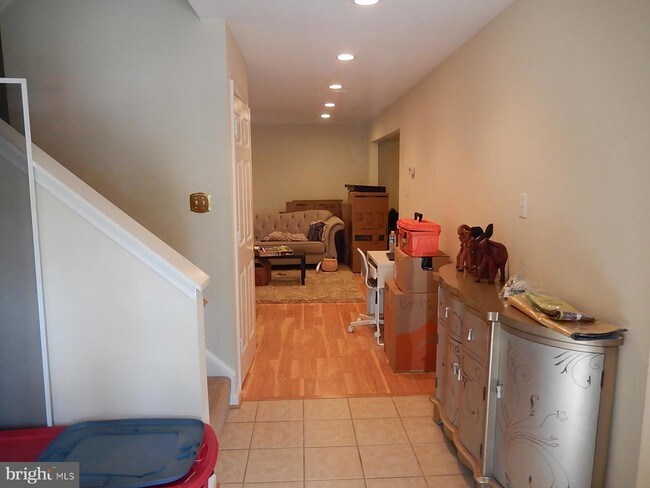 Foto del edificio - 1706 Wilcox Ln