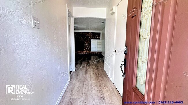 Building Photo - 1301 Quail Dr