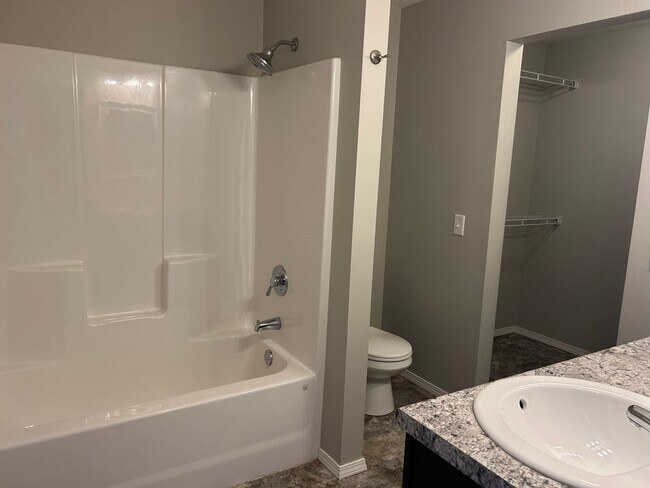 Building Photo - 3 Bedroom Willard Home for rent!