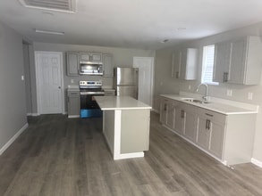 Building Photo - 3568 3rd Ave