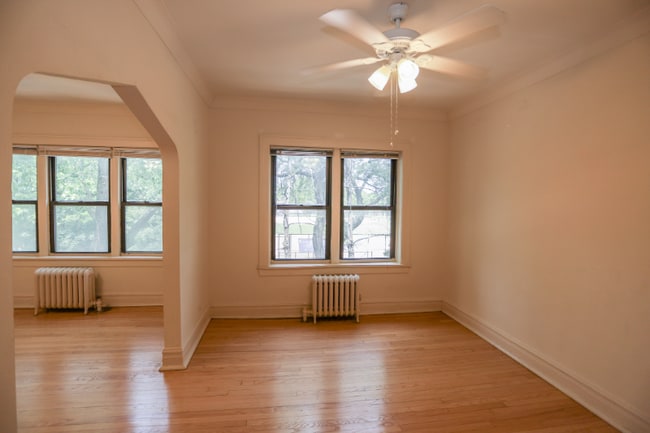 Photo - 2035 W Wellington Ave Apartment