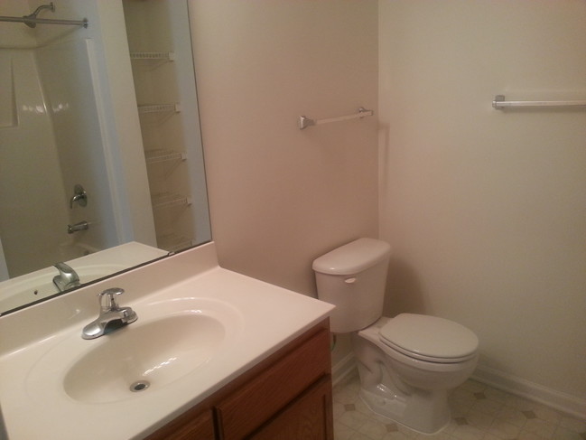 private bathroom for each resident - Student Housing - Gorman Parkwood