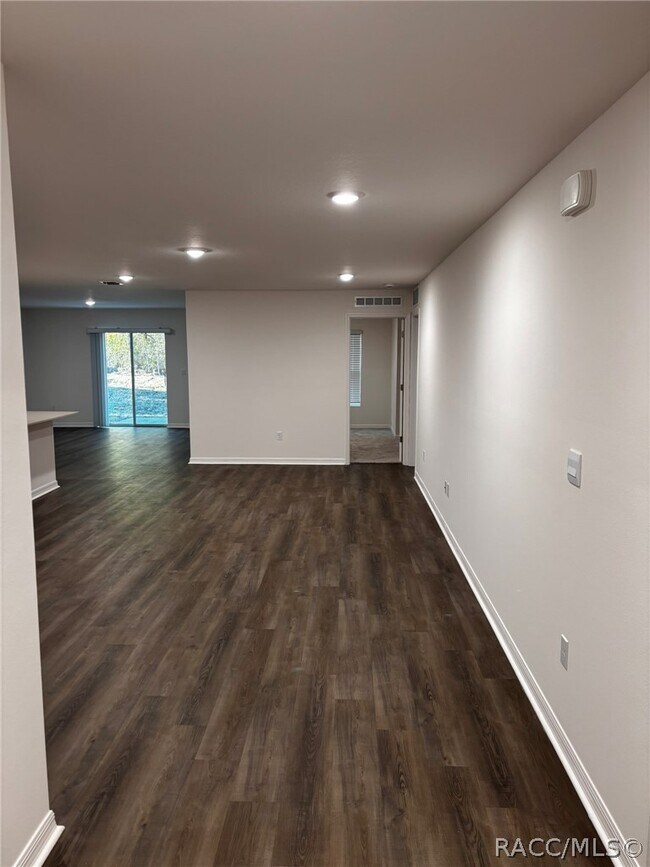 Foto del edificio - 2845 W Gardenia Dr