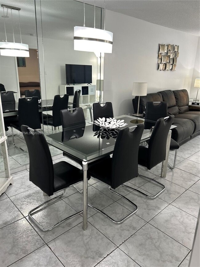 Foto del edificio - 17801 N Bay Rd