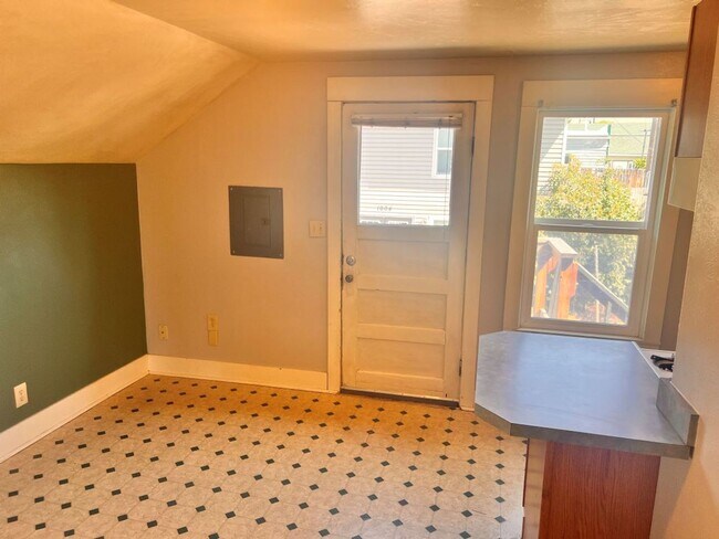 Foto del edificio - One Bedroom Apartment Home! Pet Friendly