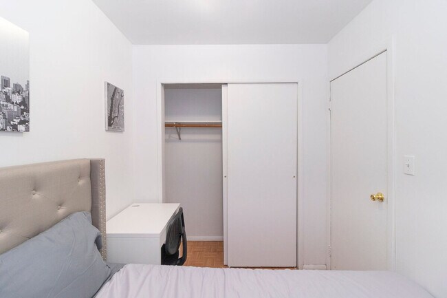 Building Photo - 155 E 92nd St