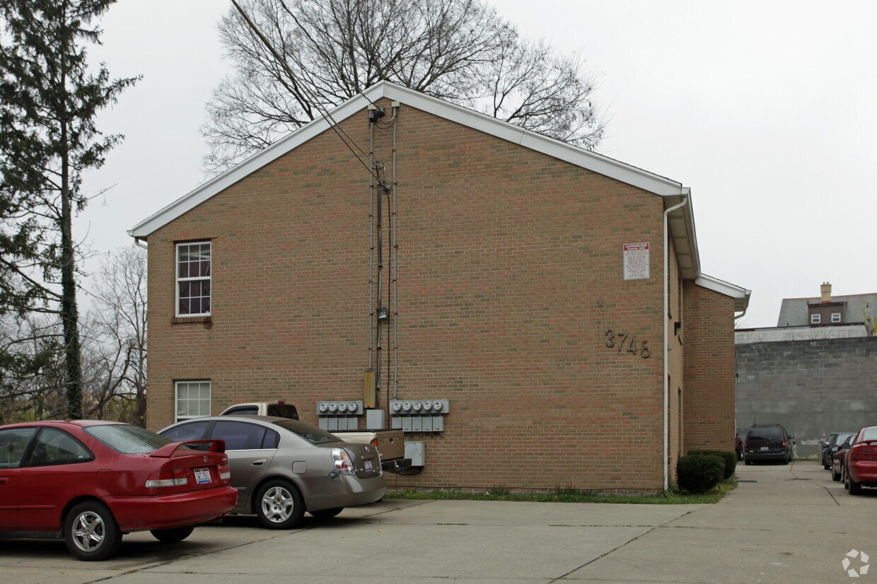 Primary Photo - 3746 St Lawrence Ave