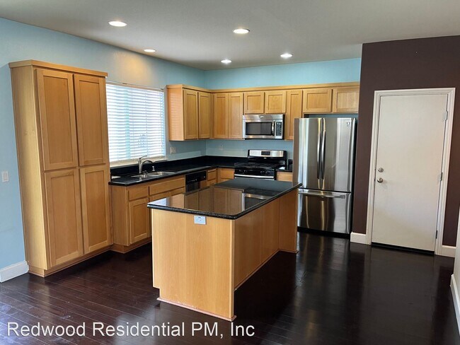 Building Photo - 3 br, 2.5 bath House - 723 Fresno Avenue