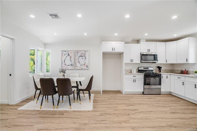 Building Photo - 7008 Encino Ave