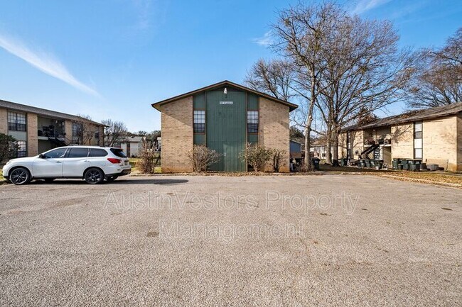 Building Photo - 301 Craddock Ave