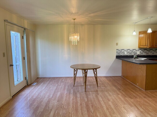Foto del edificio - Beautiful 3-Bedroom Home in Penn Manor School District - Finished basement!