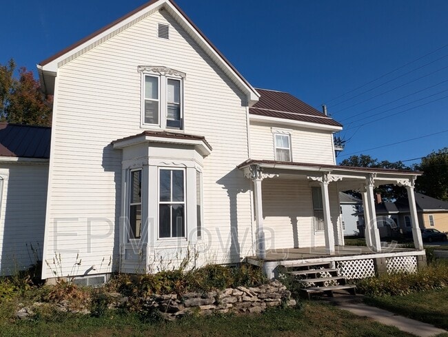 Building Photo - 600 2nd St SE