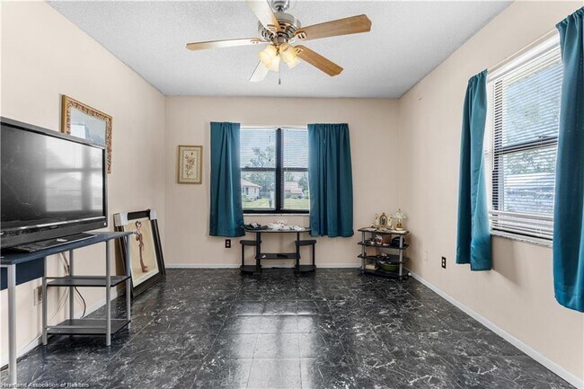 Building Photo - 4320 Thompson Ave