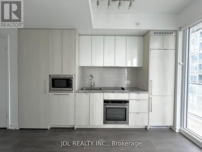 Building Photo - 115-3115 Blue Jays Way