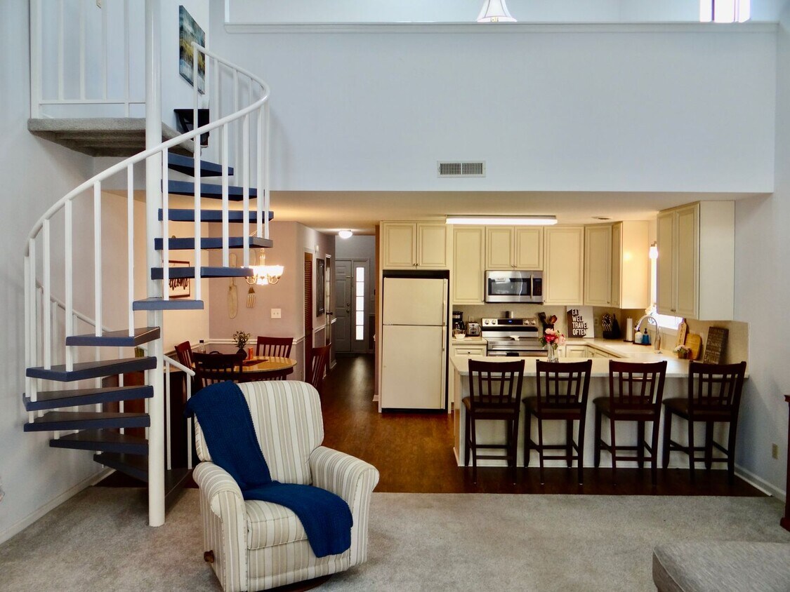 Primary Photo - Seasonal Rental Available 9/24-4/25