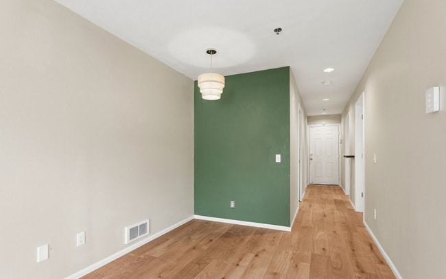 Building Photo - North Admiral 2BR Condo w/ Balcony & View! Won't Last Long!!