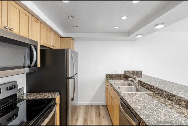 Building Photo - "Chic 1-Bedroom Oasis with Modern Elegance...