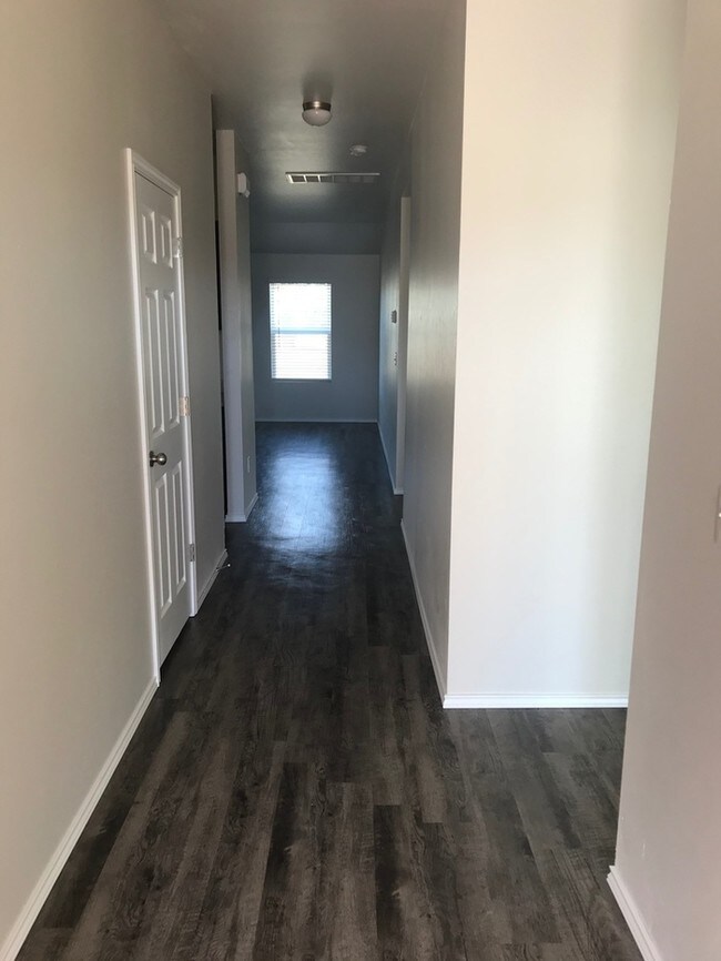 Building Photo - 2037 W Hunters Springs Way