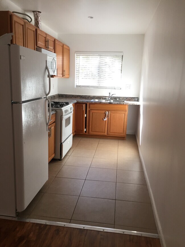 Building Photo - 1010 N Crescent Heights Blvd