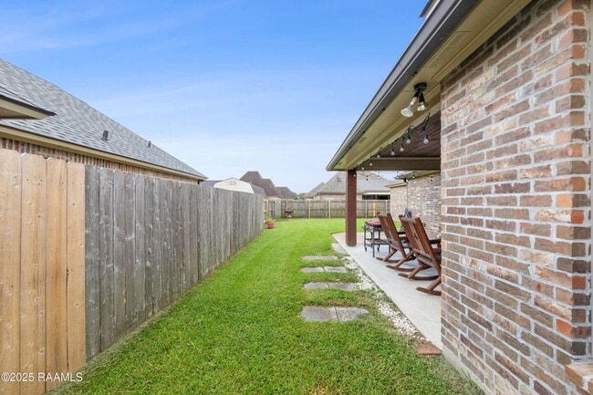 Building Photo - Beautiful 3 bed, 2 bath home available in ...