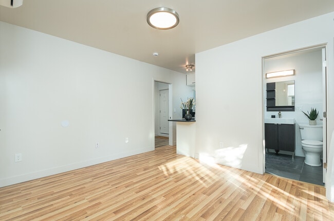 Foto del edificio - 3251 Vickers Dr