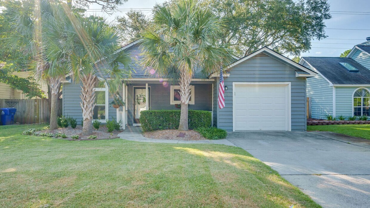 Primary Photo - 3 bedroom 2 bathroom house in Chelsea Park...